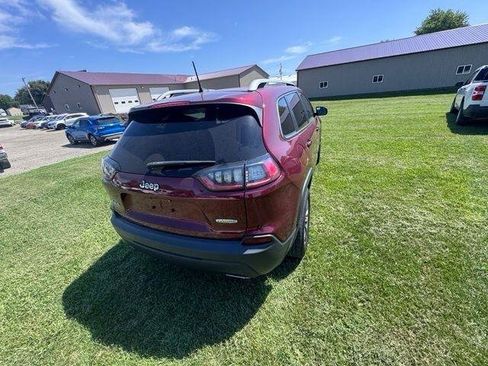 Used 2019 Jeep Cherokee Latitude Plus w/ Comfort/Convenience Group AWD/4WD image 8