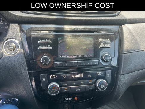 Used 2017 Nissan Rogue SV AWD/4WD image 19