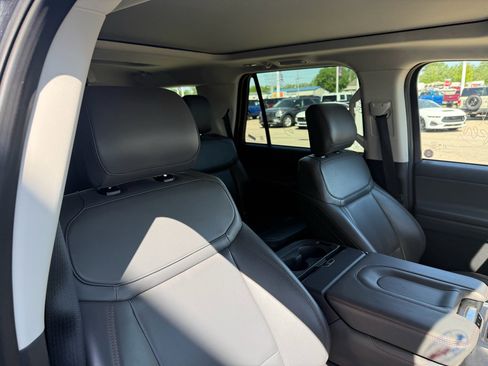 Used 2025 Ford Expedition Active image 14