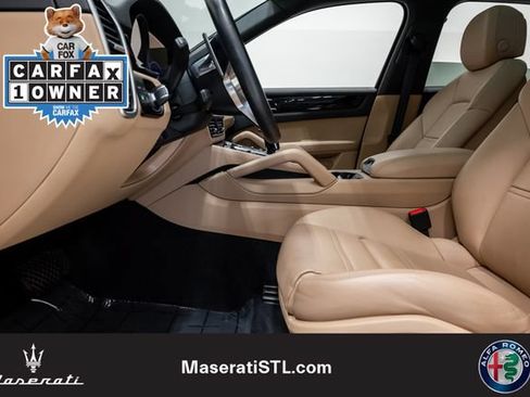 Used 2022 Porsche Cayenne w/ Premium Package AWD/4WD image 11