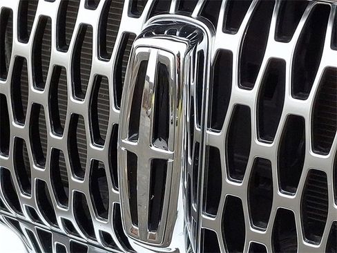 Certified 2023 Lincoln Nautilus Reserve image 31