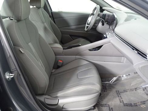 Used 2024 Hyundai Elantra SEL FWD image 14