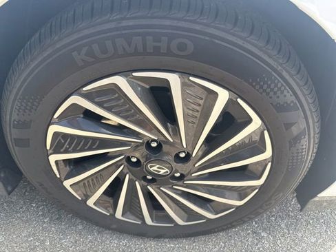 Used 2025 Hyundai Sonata SEL FWD image 4