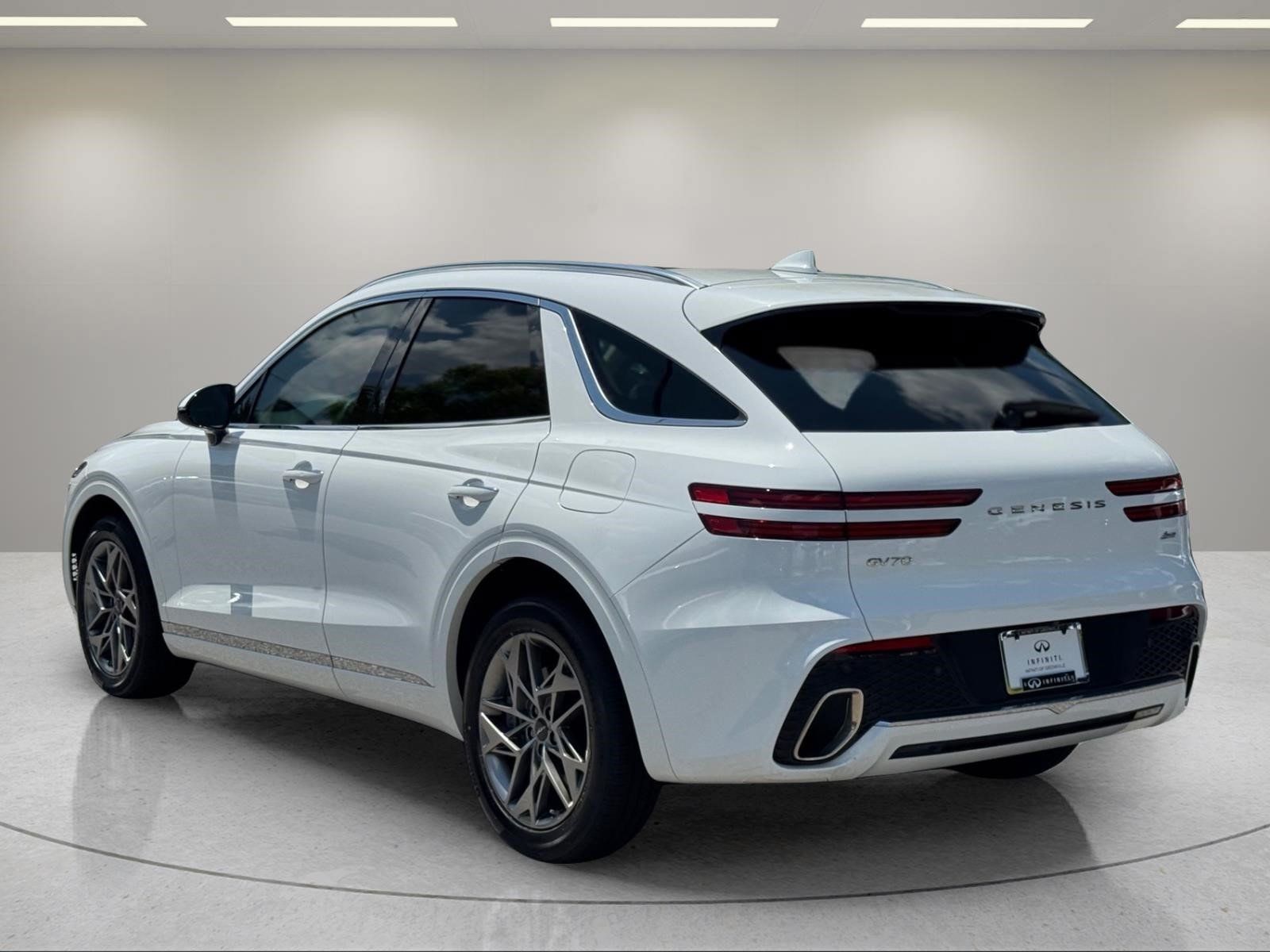 Used 2024 Genesis GV70 2.5T w/ Select Package AWD/4WD image 3