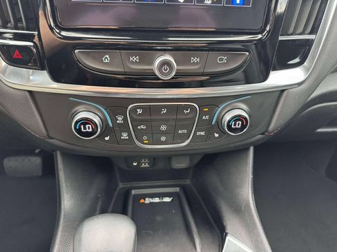 Used 2023 Chevrolet Traverse RS AWD/4WD image 32