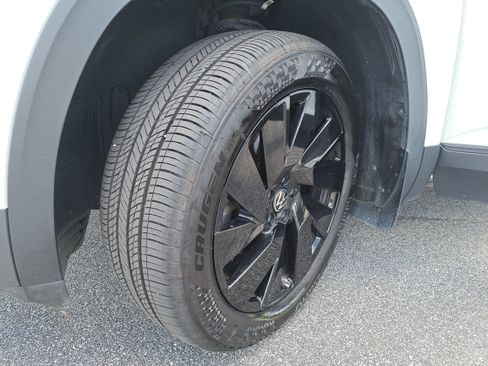 Used 2024 Volkswagen Atlas Cross Sport SE w/ Black Wheel Package AWD/4WD image 33