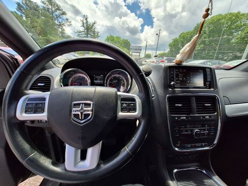 Used 2014 Dodge Grand Caravan R/T image 13