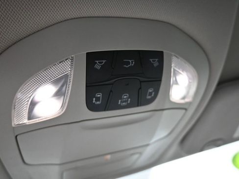 Used 2023 Chrysler Pacifica Touring-L FWD image 33