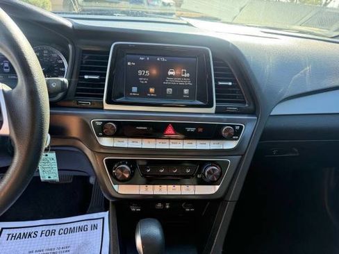 Used 2018 Hyundai Sonata SE FWD image 14