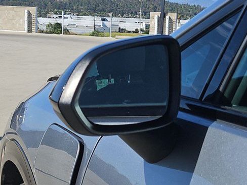 Used 2024 Chevrolet Equinox EV RS FWD image 18