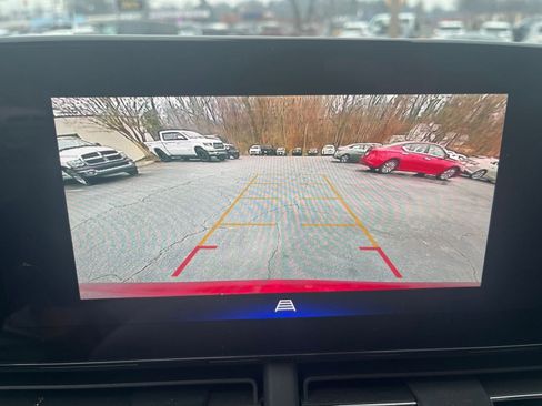 Used 2025 Chevrolet Trax LT w/ LT Convenience Package image 17