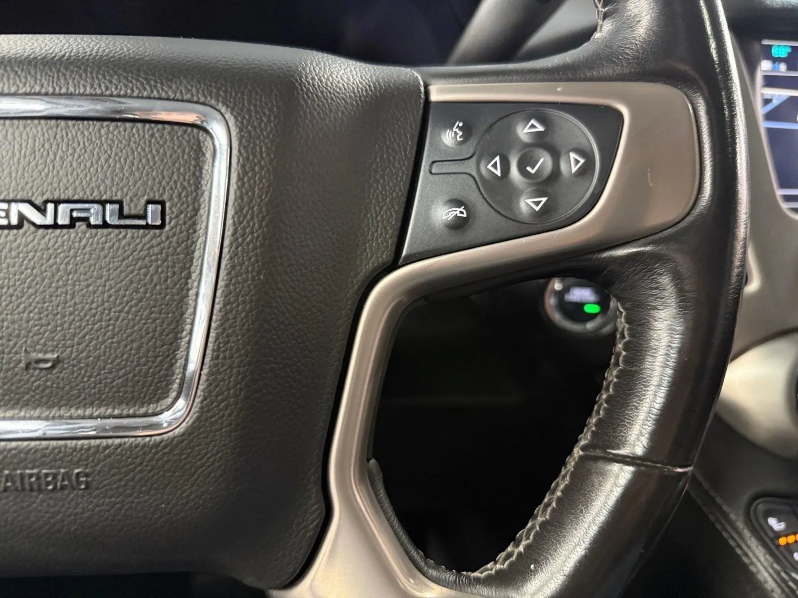 Used 2020 GMC Yukon XL Denali w/ Denali Ultimate Package AWD/4WD image 28
