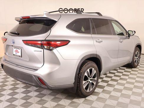 Used 2023 Toyota Highlander XLE FWD image 22