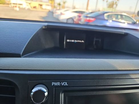 Used 2013 Toyota Sienna XLE w/ Premium Pkg image 39