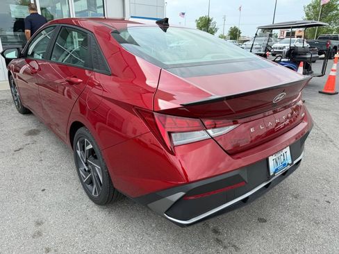 Used 2025 Hyundai Elantra SEL image 4