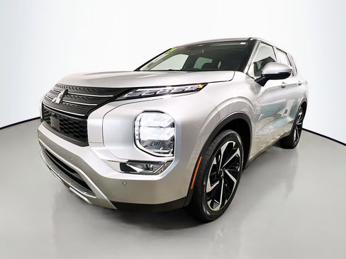 Used 2023 Mitsubishi Outlander ES image 10