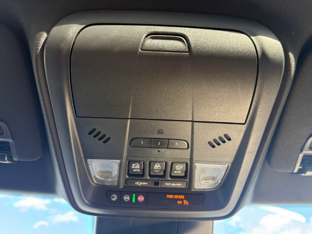 Used 2024 Cadillac XT4 Luxury w/ Cold Weather Package AWD/4WD image 22
