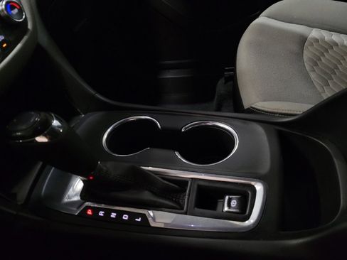 Used 2021 Chevrolet Equinox LS w/ LS Convenience Package image 26