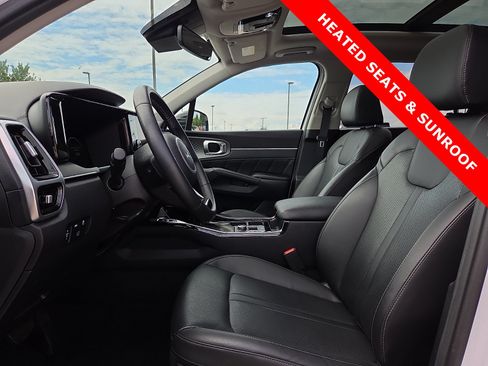 Used 2023 Kia Sorento SX AWD/4WD image 16
