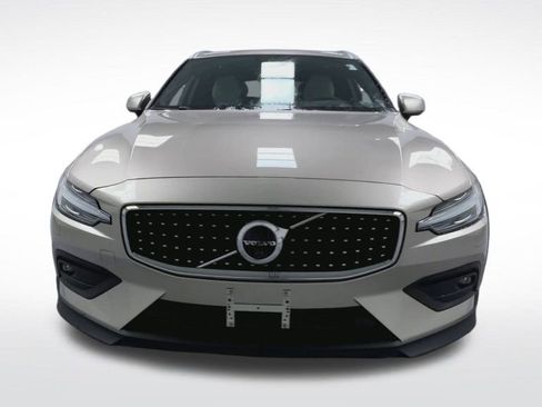 New 2026 Volvo V60 B5 Cross Country Ultra w/ Protection Package Premier image 17