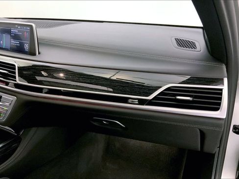 Certified 2022 BMW 750i xDrive 750i xDrive w/ Executive Package image 23