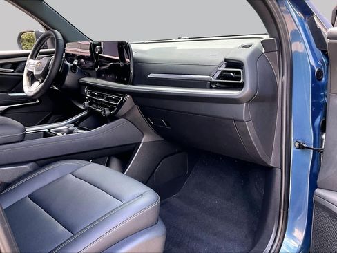 Used 2025 Chevrolet Traverse LT w/ Sun and Wheel Package FWD image 19