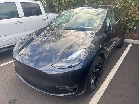 Used 2024 Tesla Model Y Long Range image 1