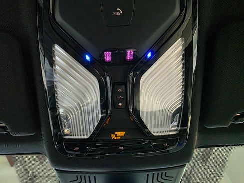 Used 2018 BMW 530e xDrive image 41