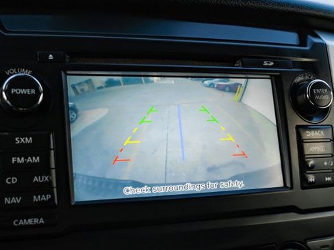 Used 2017 Nissan Titan SV image 18