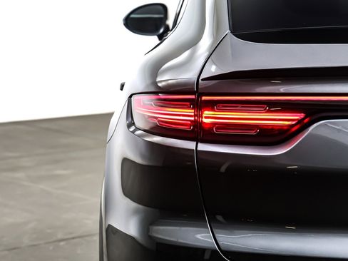 Used 2022 Porsche Cayenne Turbo w/ Assistance Package image 15