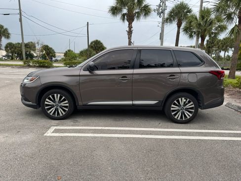 Used 2019 Mitsubishi Outlander LE AWD/4WD image 5
