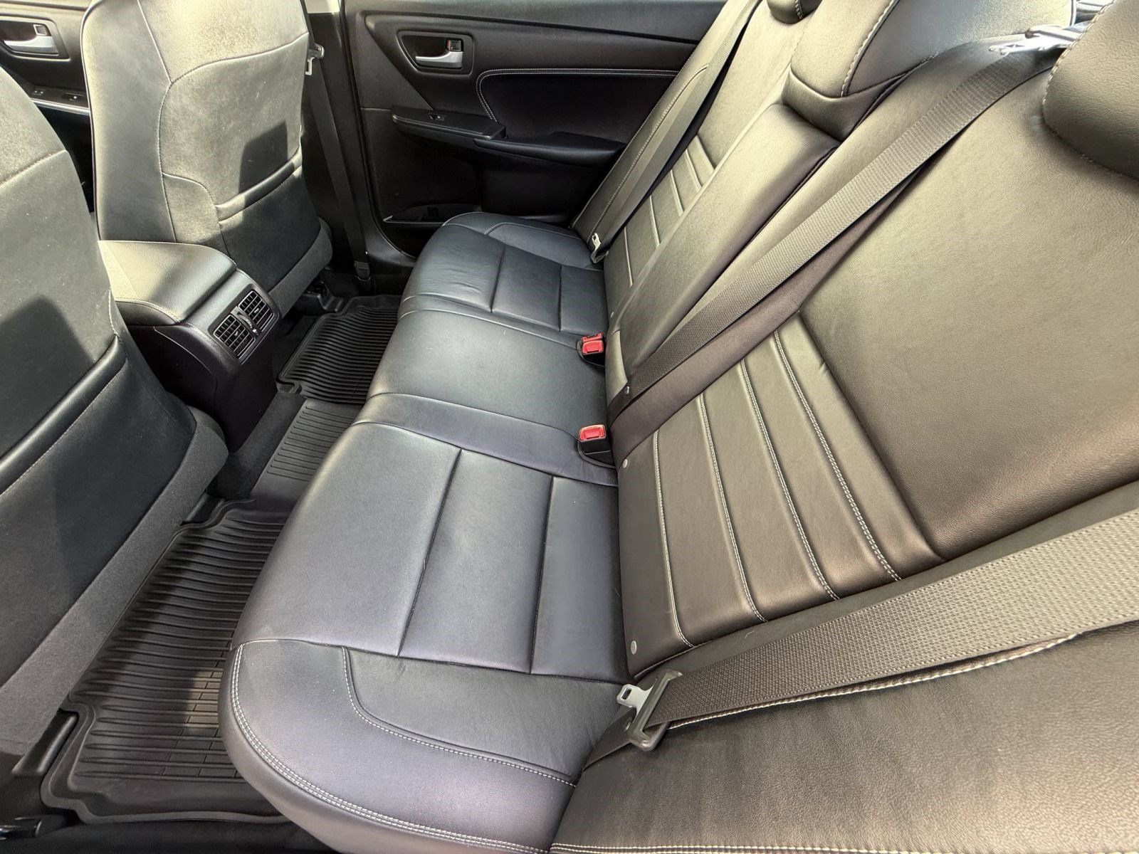 Used 2017 Toyota Camry XLE w/ Moonroof Package FWD image 25