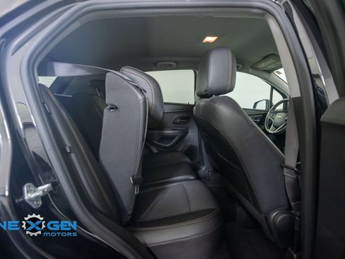 Used 2022 Chevrolet Trax LT w/ Midnight Edition AWD/4WD image 35