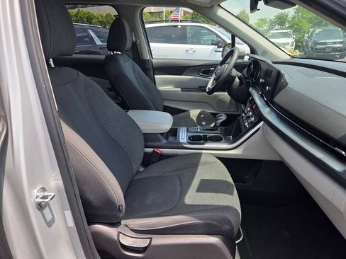 Used 2022 Kia Carnival LX FWD image 28