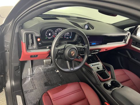 Certified 2026 Porsche Cayenne S AWD/4WD image 4