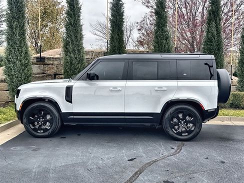 Used 2024 Land Rover Defender 110 X-Dynamic SE image 2