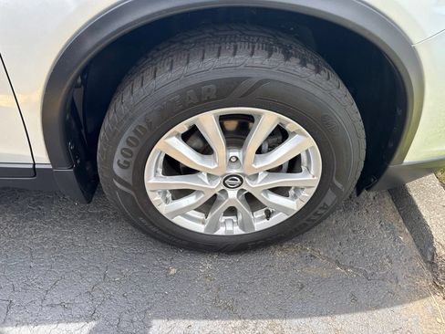 Used 2017 Nissan Rogue SV AWD/4WD image 22