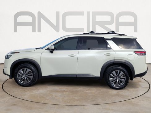 Certified 2024 Nissan Pathfinder SV FWD image 11