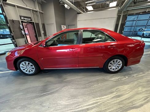 Used 2014 Toyota Camry LE FWD image 31