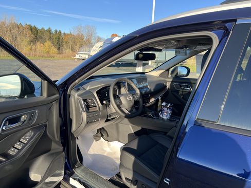 New 2026 Nissan Rogue Platinum w/ Platinum Premium Package image 3