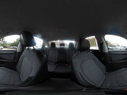 Used 2025 Volkswagen Jetta SE image 43