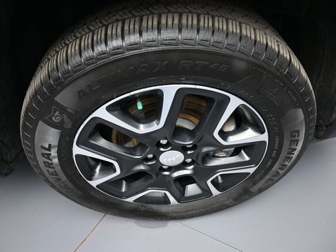 Used 2022 Jeep Compass Latitude w/ Sun and Sound Group AWD/4WD image 13