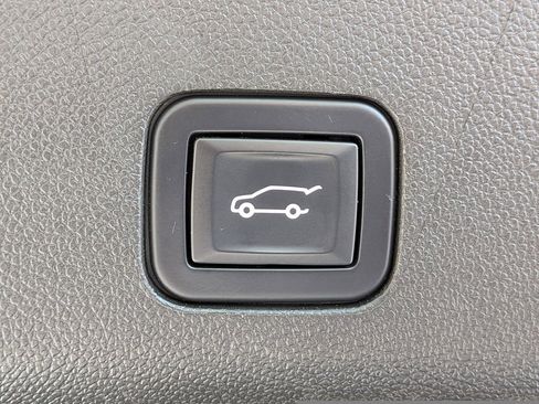 Used 2022 Cadillac Escalade ESV Sport Platinum w/ Heavy-Duty Trailer Package image 16