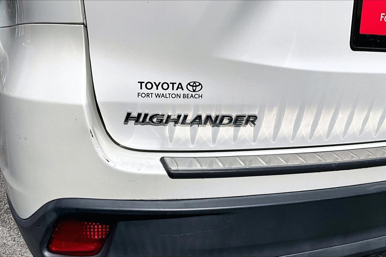 Used 2016 Toyota Highlander XLE FWD image 27