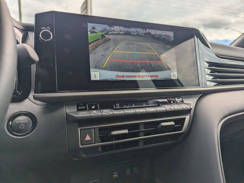 Used 2025 Toyota Camry LE image 30