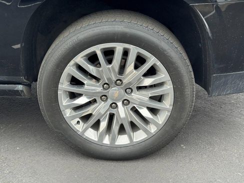 Used 2024 Chevrolet Suburban High Country image 10