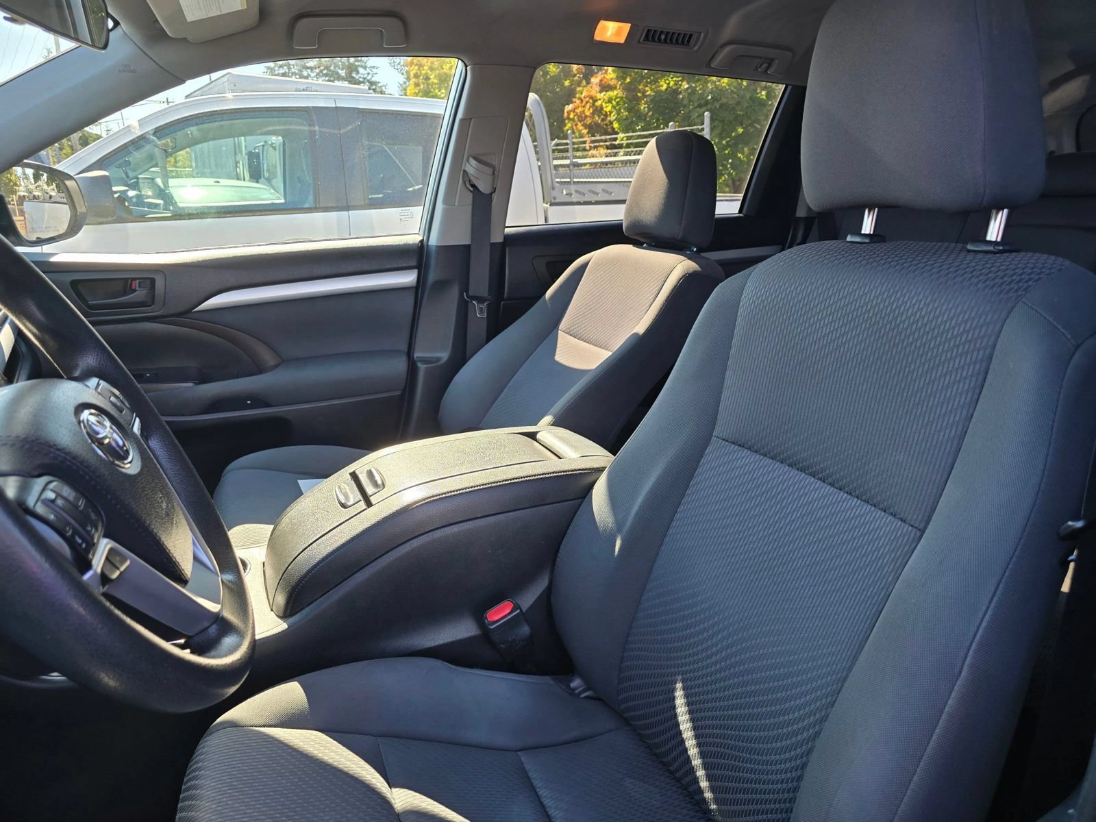 Used 2019 Toyota Highlander LE FWD image 20