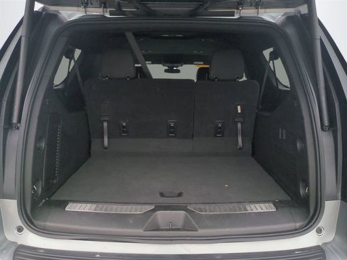 Used 2025 Chevrolet Suburban Z71 image 14