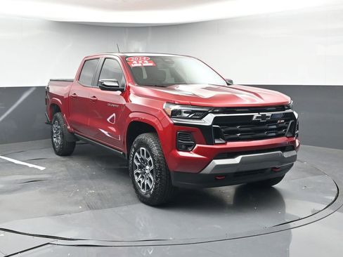 Used 2024 Chevrolet Colorado Z71 w/ Z71 Convenience Package 2 image 8