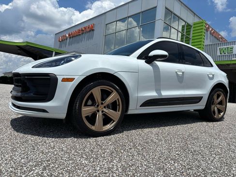 Used 2024 Porsche Macan AWD/4WD image 34